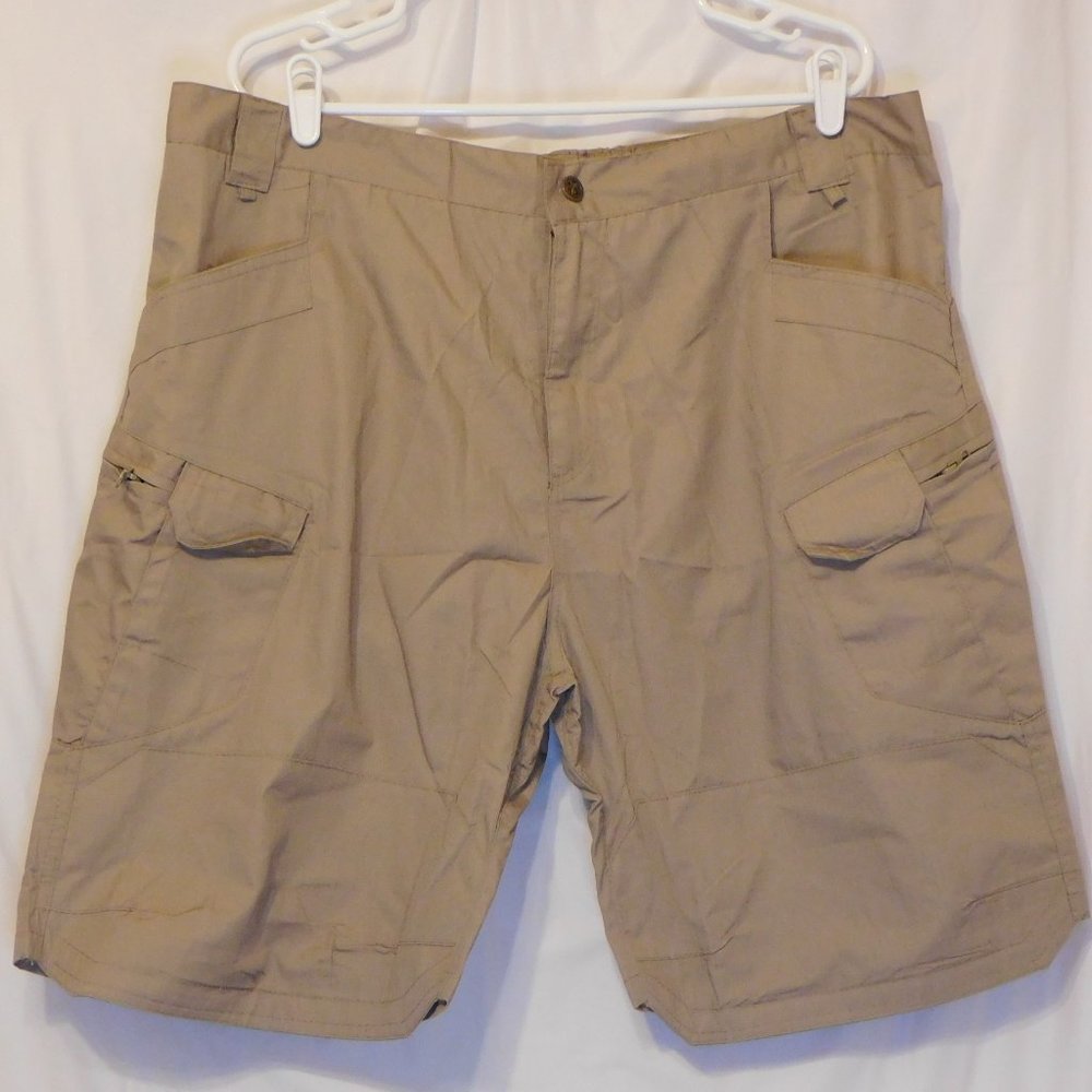 4XL Men's Cargo Shorts, NWOT, Never worn